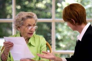 Что должен сделать нотариус перед подписанием завещания пожилым человеком
