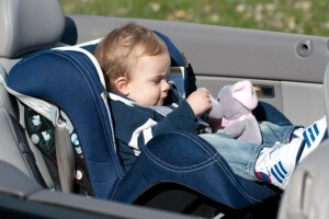 перевозка младенцев в автомобиле