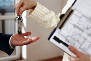 Как сдать квартиру в аренду официально: оформление договора