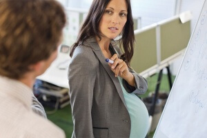 может ли работодатель уволить беременную женщину